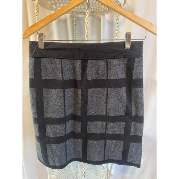Ann Taylor Loft Outlet Skirt Mini Soft Sweater Plaid Gray Black Pull On Med - Picture 1 of 6